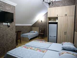 Отели типа «постель и завтрак» Mount Villa Kvariati Квариати Улучшенный трехместный номер с видом на море-6
