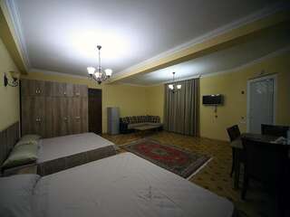 Отели типа «постель и завтрак» Mount Villa Kvariati Квариати Семейный номер с видом на море-3