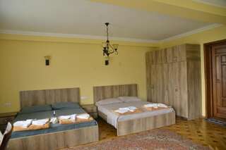Отели типа «постель и завтрак» Mount Villa Kvariati Квариати Семейный номер с видом на море-4